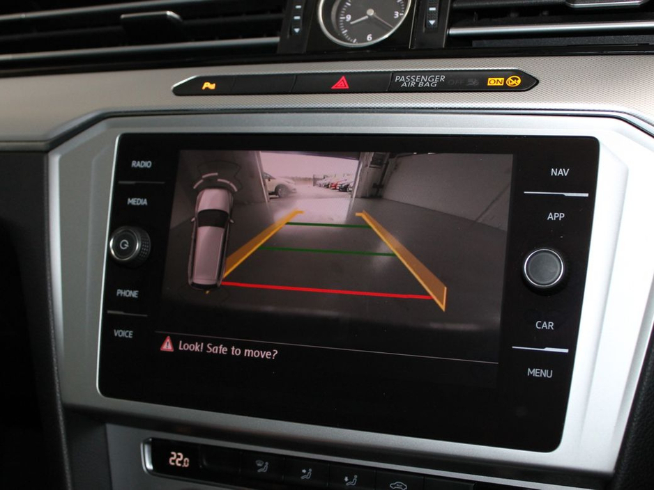 2019 Volkswagen Passat - image 17