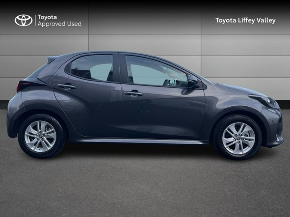 2023 Toyota Yaris YARIS LUNA HYBRID €23,950