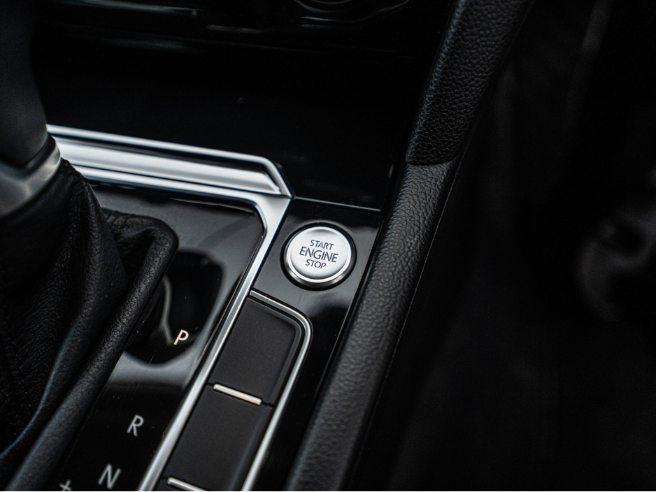 2019 Volkswagen Passat 2019 VW Passat Highline Auto/High spec/1yr warrant €25,888