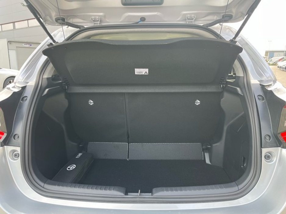 2025 Toyota Yaris - image 10