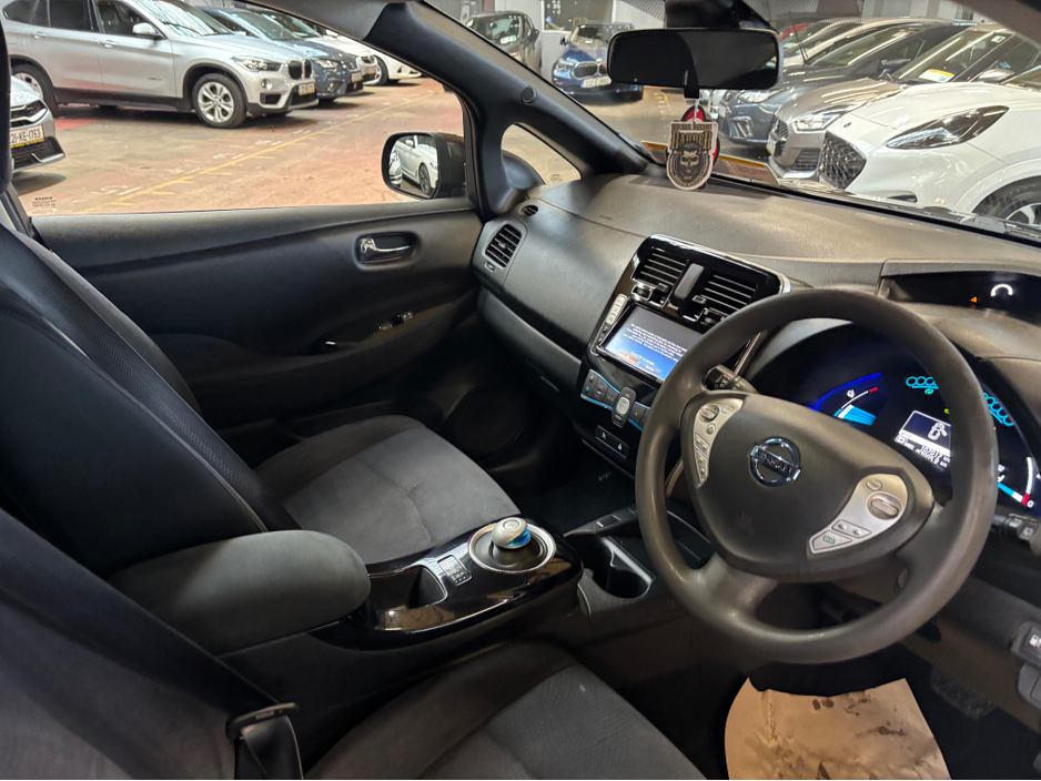 2017 Nissan Leaf - image 17
