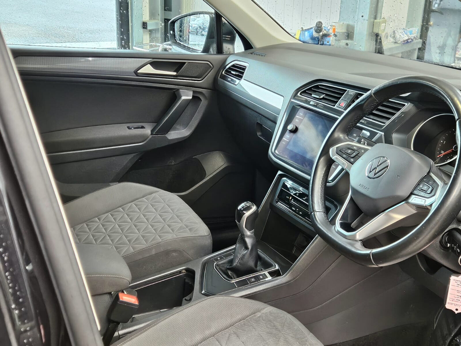 2021 Volkswagen Tiguan - image 14