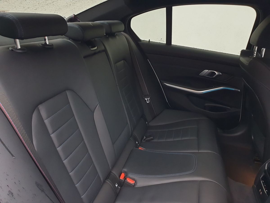 2022 BMW 3 Series - image 11