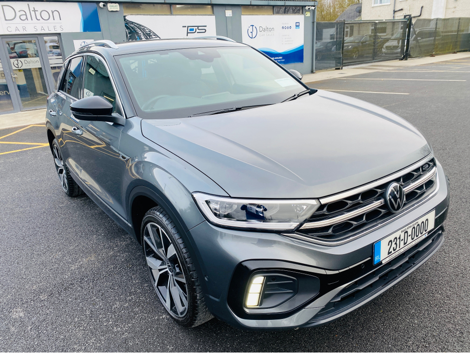 2023 Volkswagen T-Roc - image 3