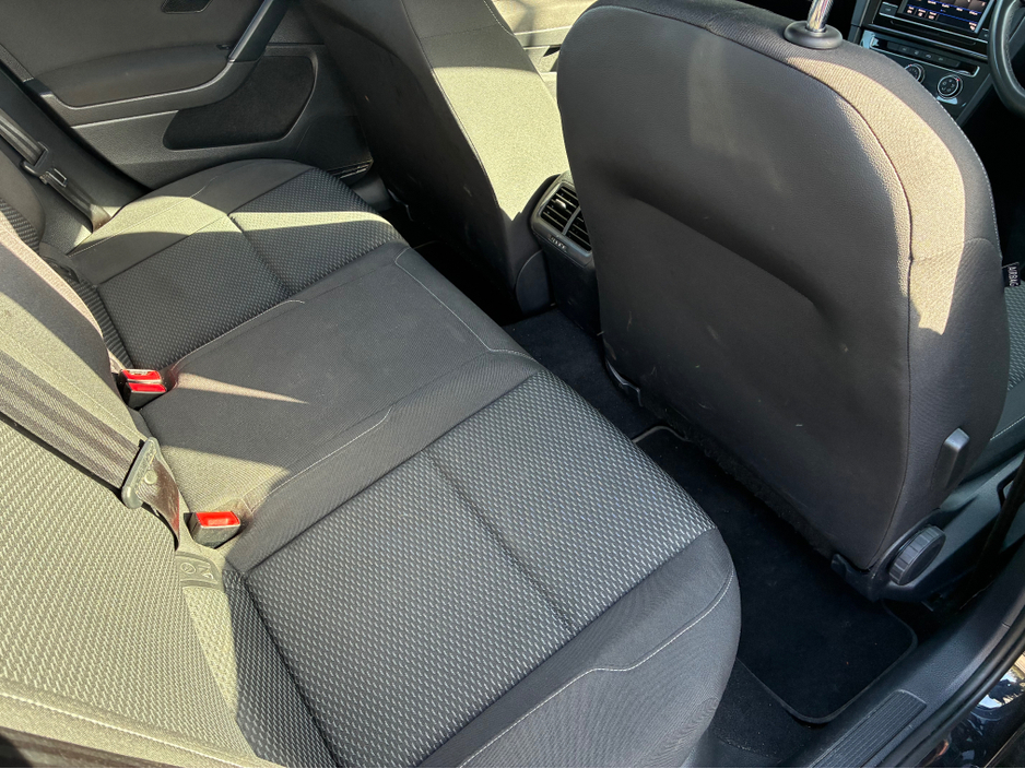 2019 Volkswagen Golf - image 9