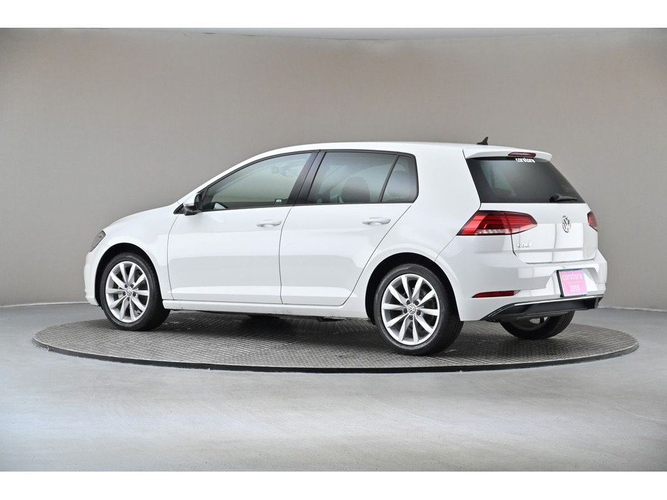 2018 Volkswagen Golf - image 5