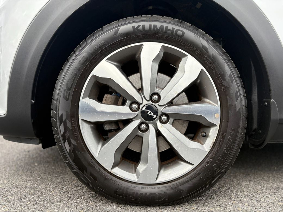 2022 Kia Stonic - image 5