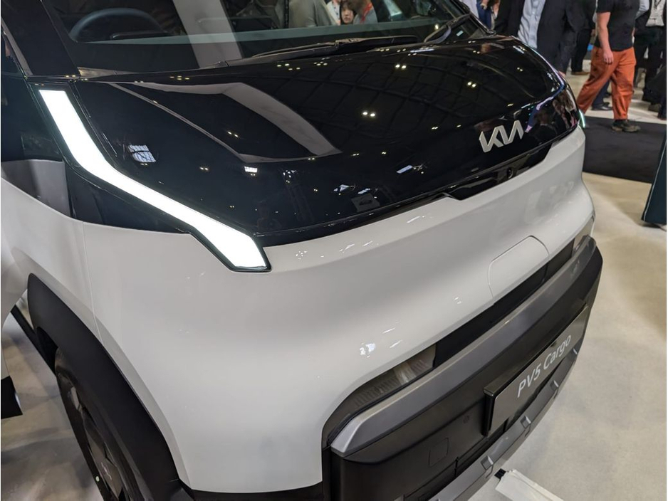 2026 Kia PV5 - image 13