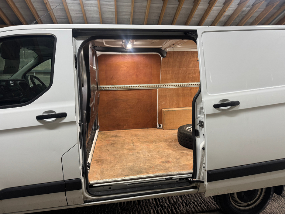 2022 Ford Transit Custom - image 14