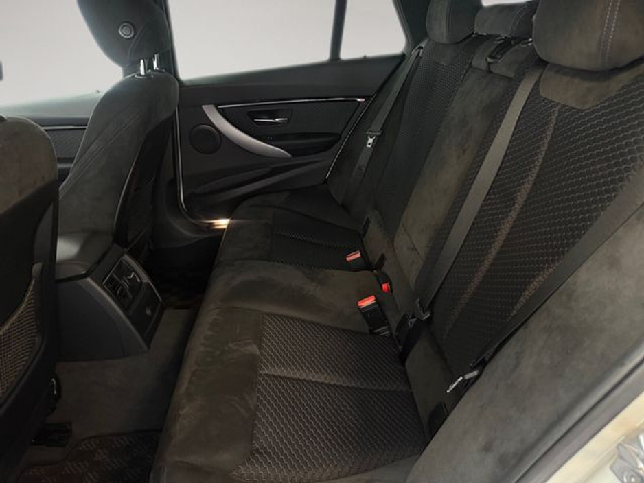 2016 BMW 3 Series - image 16