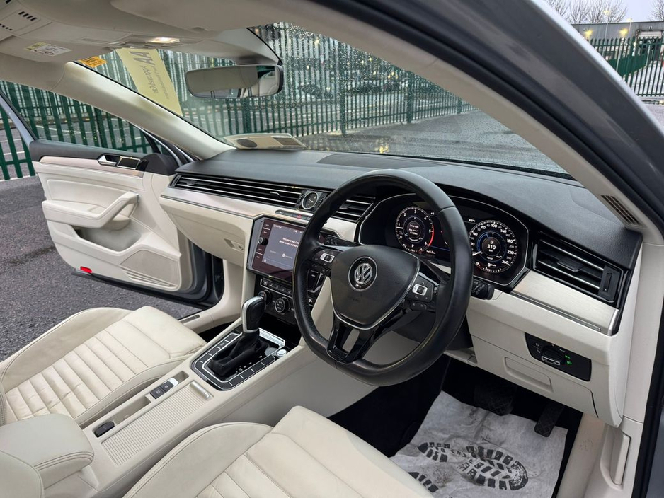 2018 Volkswagen Passat - image 10