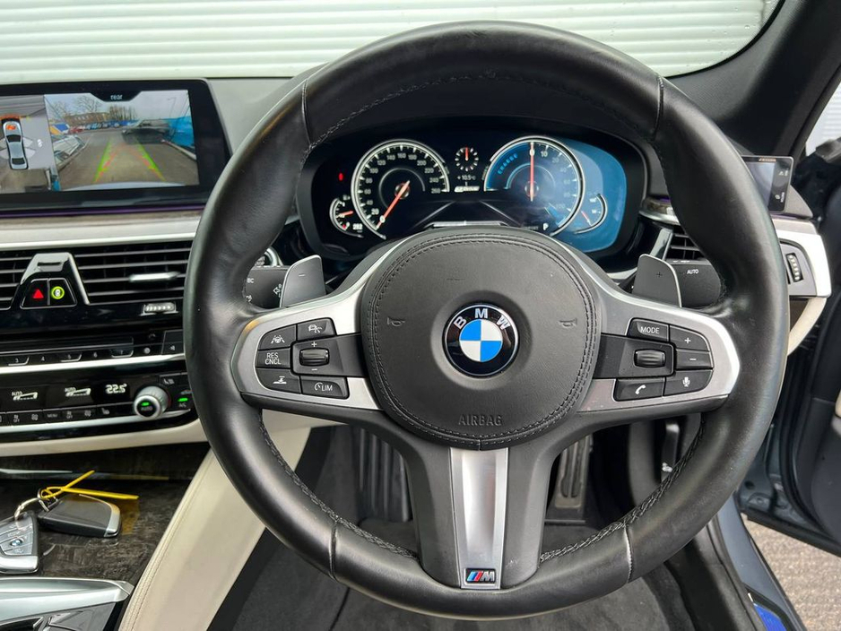 2017 BMW 5 Series - image 4