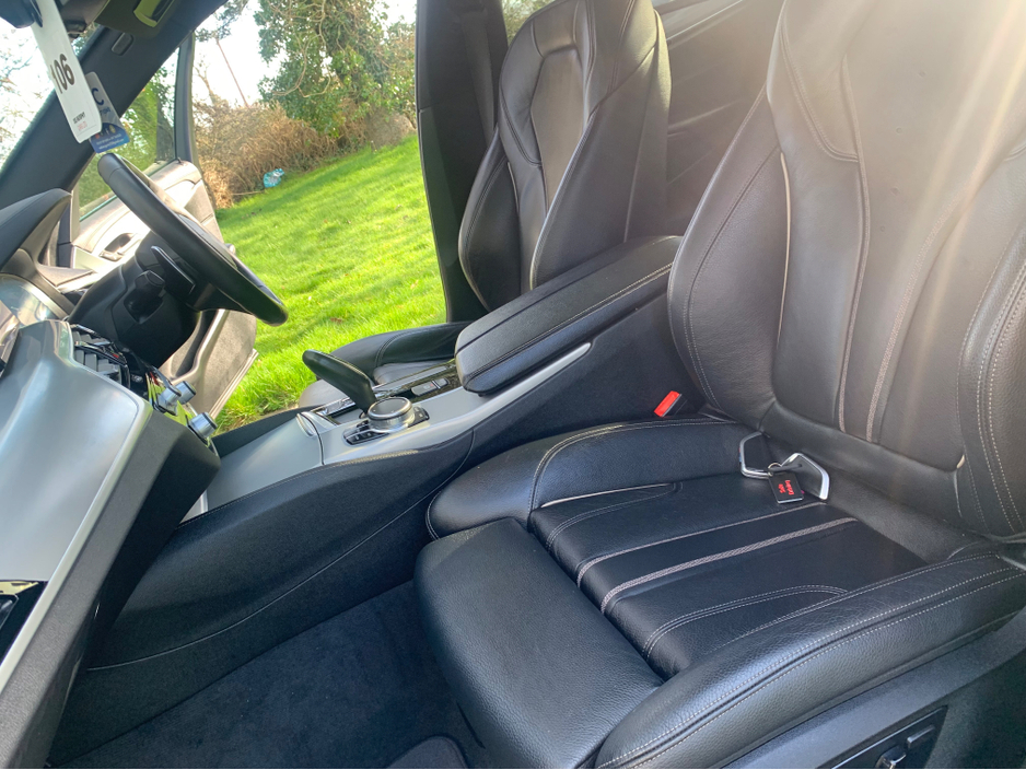 2018 BMW 5 Series - image 20