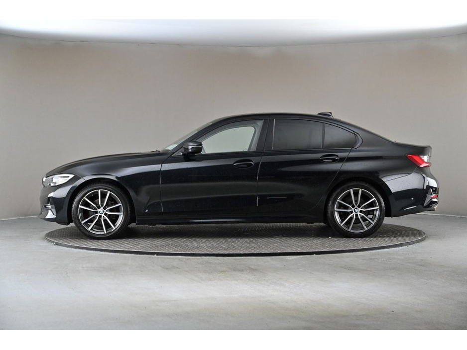 2021 BMW 3 Series - image 5