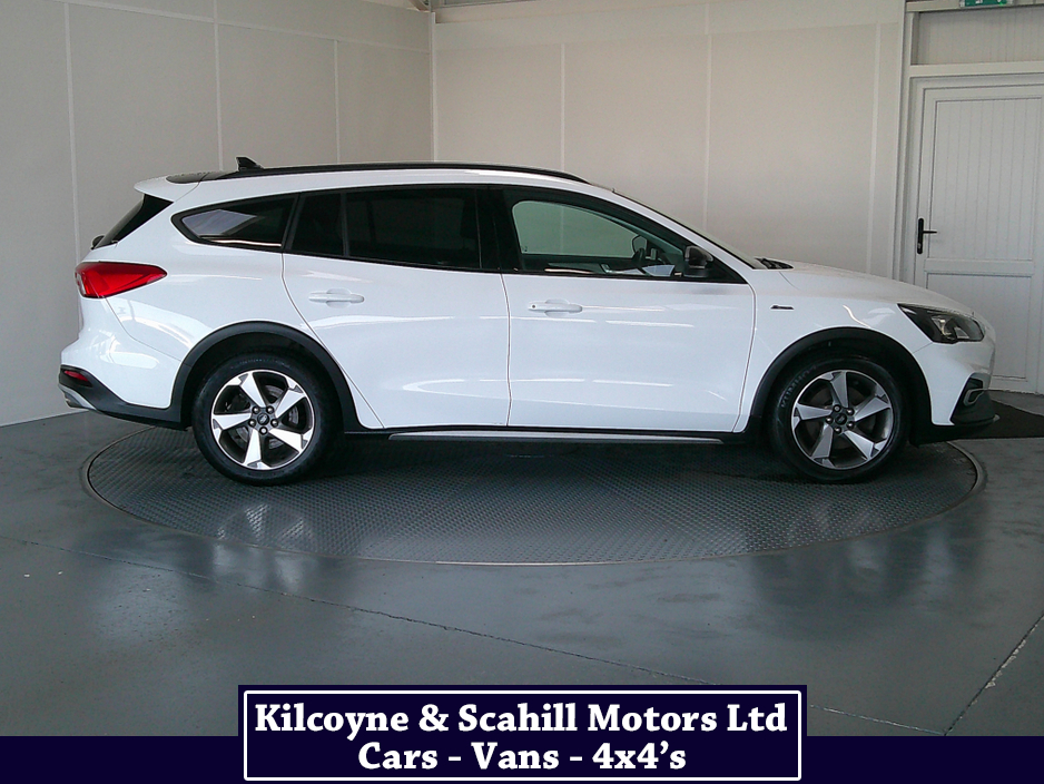 2020 Ford Focus - image 9