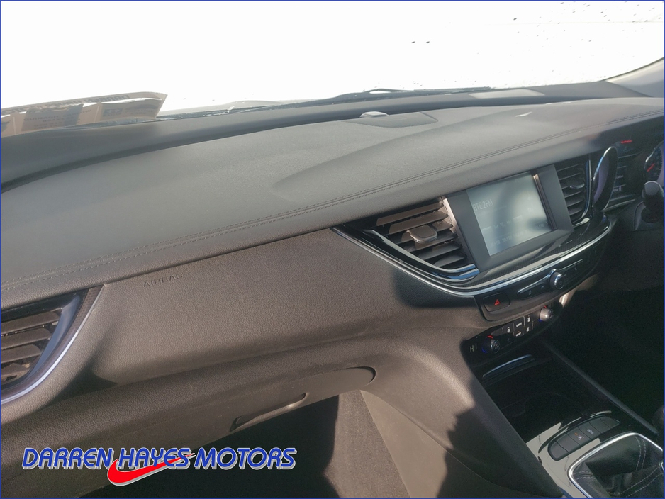 2021 Opel Insignia - image 9