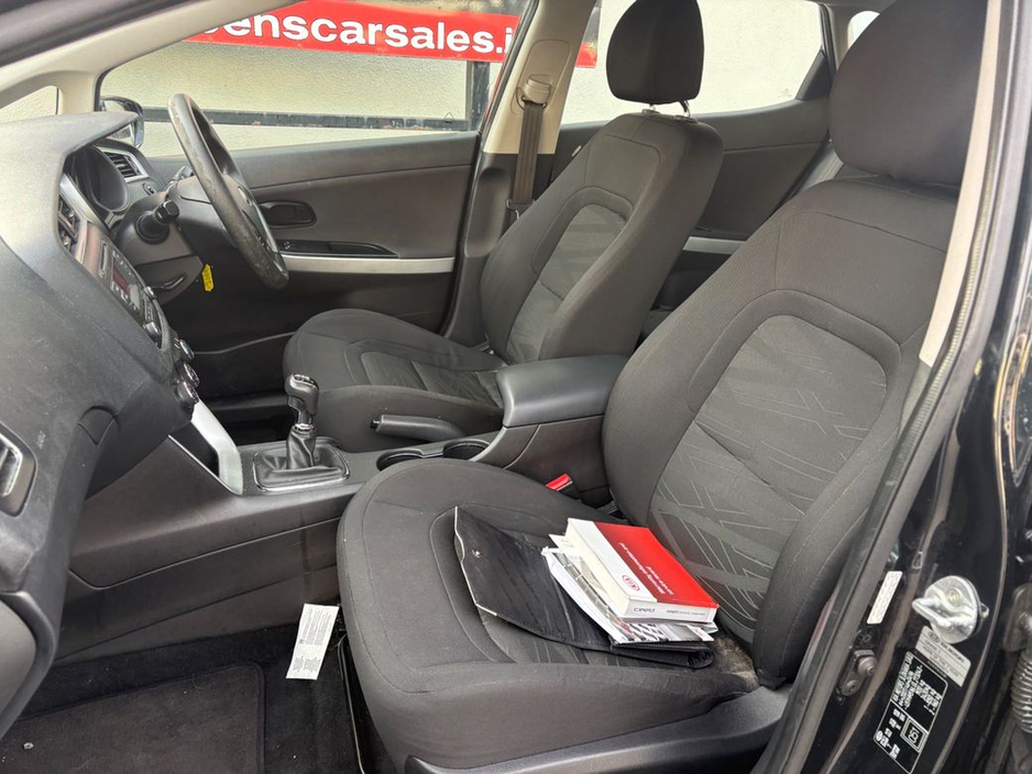 2017 Kia Ceed - image 2