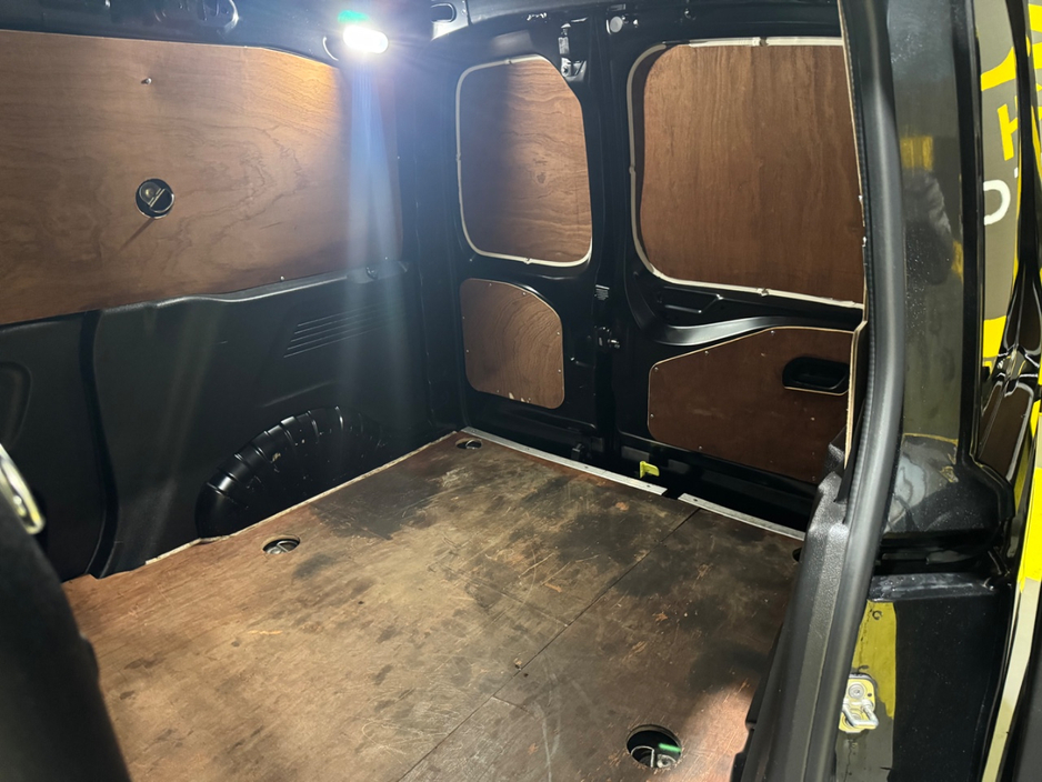 2021 Citroen Berlingo - image 25