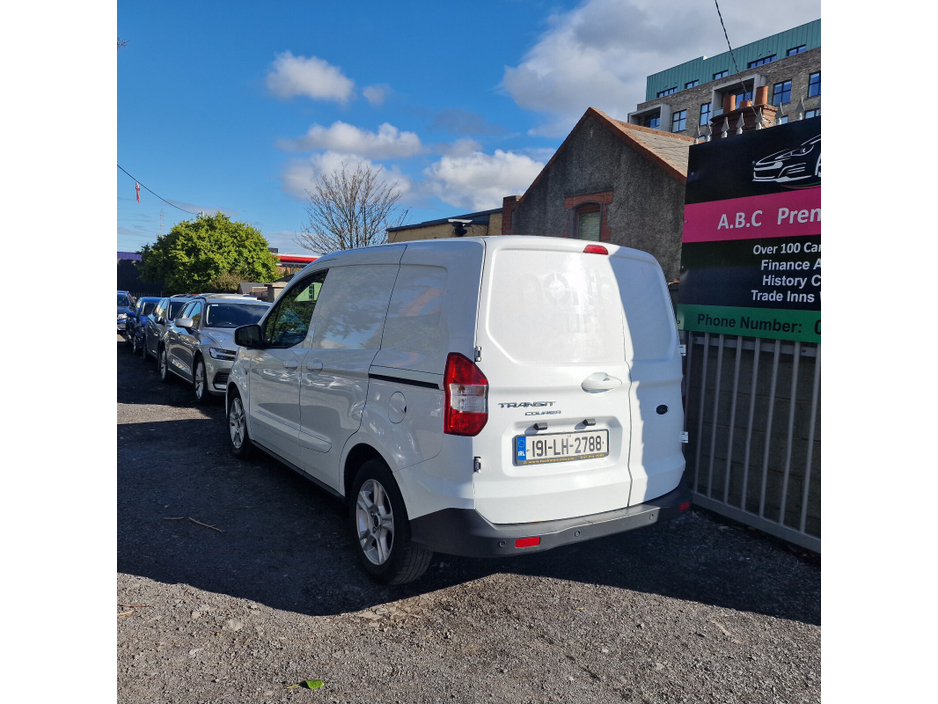 2019 Ford Courier - image 11