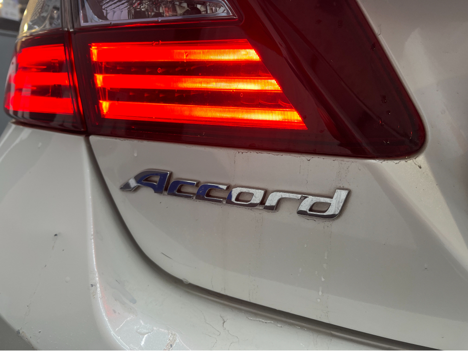 2017 Honda Accord - image 7