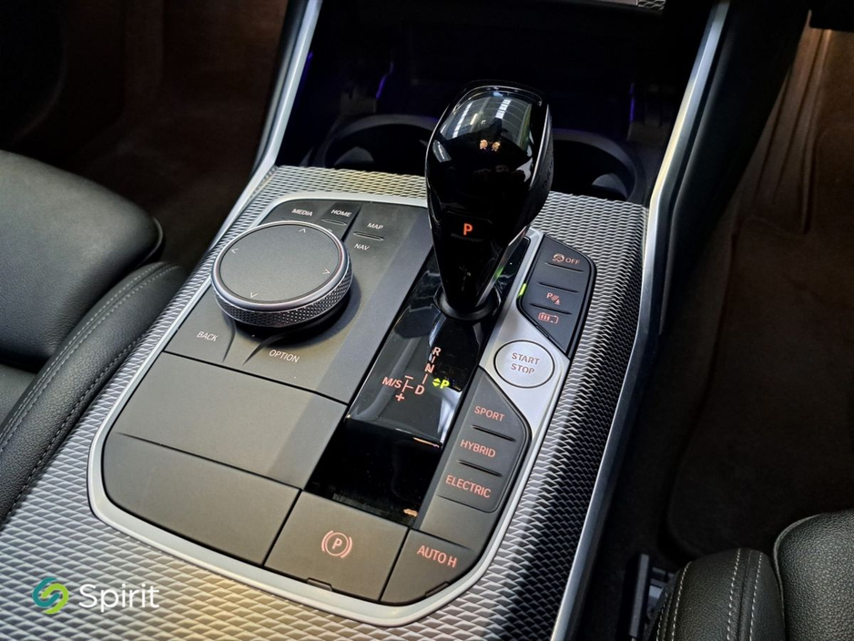 2022 BMW 3 Series - image 18