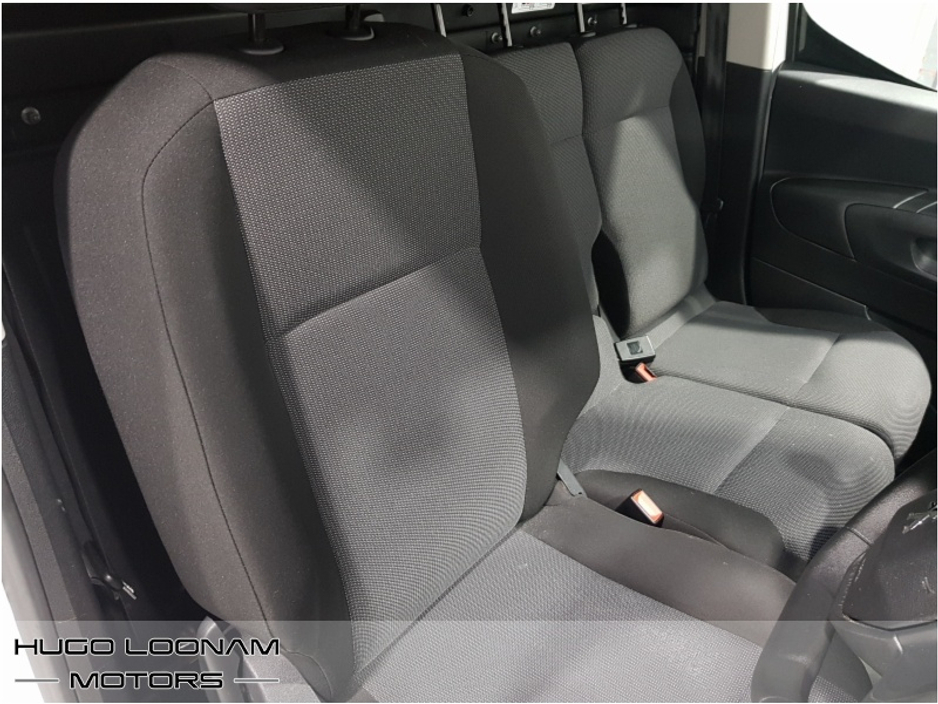 2021 Peugeot Partner - image 19