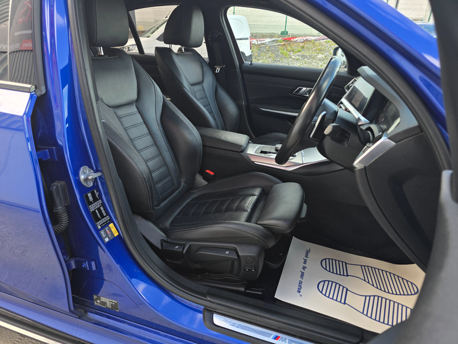 2021 BMW 3 Series - image 23