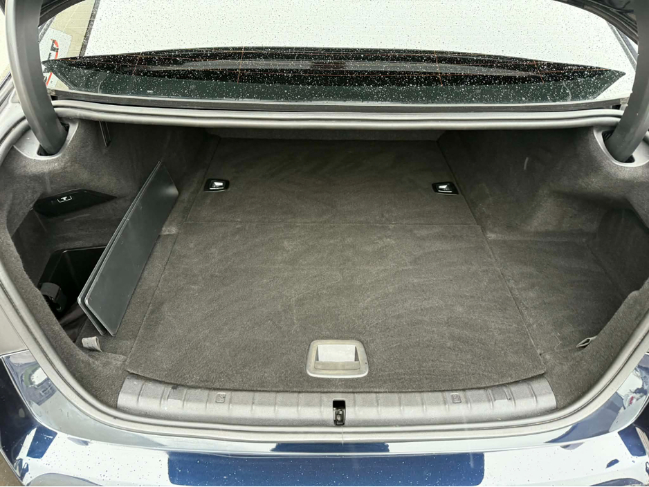 2022 BMW 5 Series - image 15