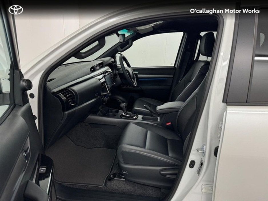 2024 Toyota Hilux HILUX 2.8 INVINCIBLE AUTO €44,000