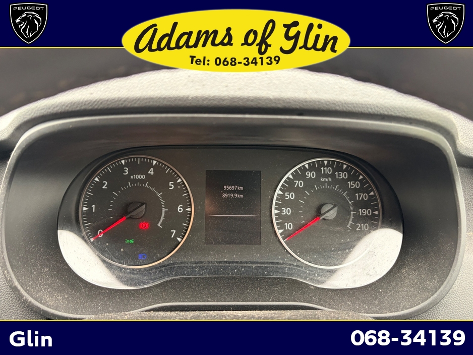 2019 Dacia Duster - image 2