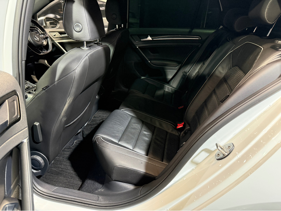 2018 Volkswagen Golf - image 26
