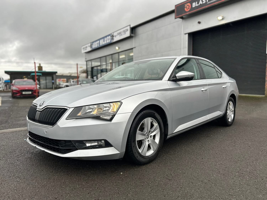 2019 Skoda Superb Manual 5 door hatchback 2.0l diesel engine €8,750