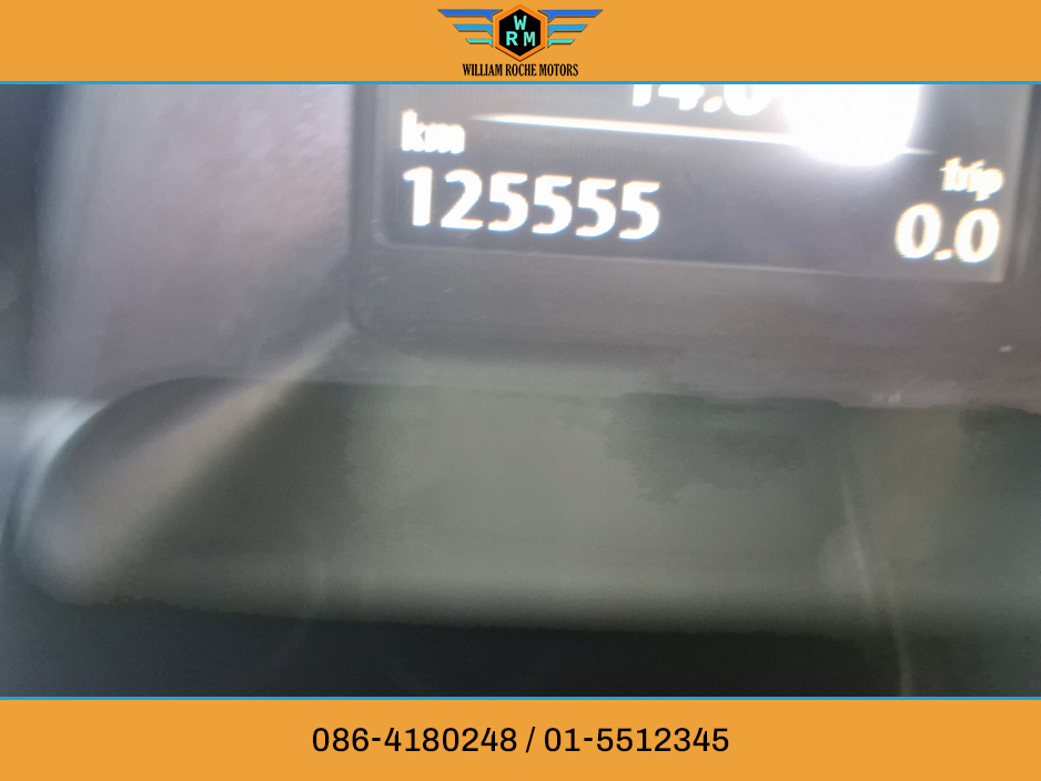 2013 Volkswagen Passat - image 24