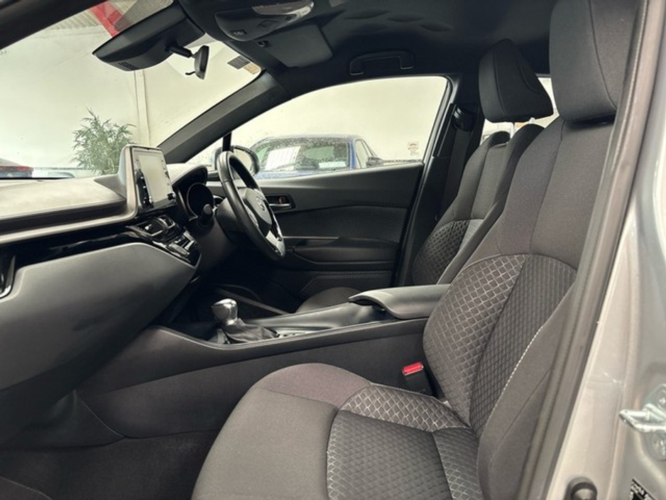 2023 Toyota C-HR - image 6