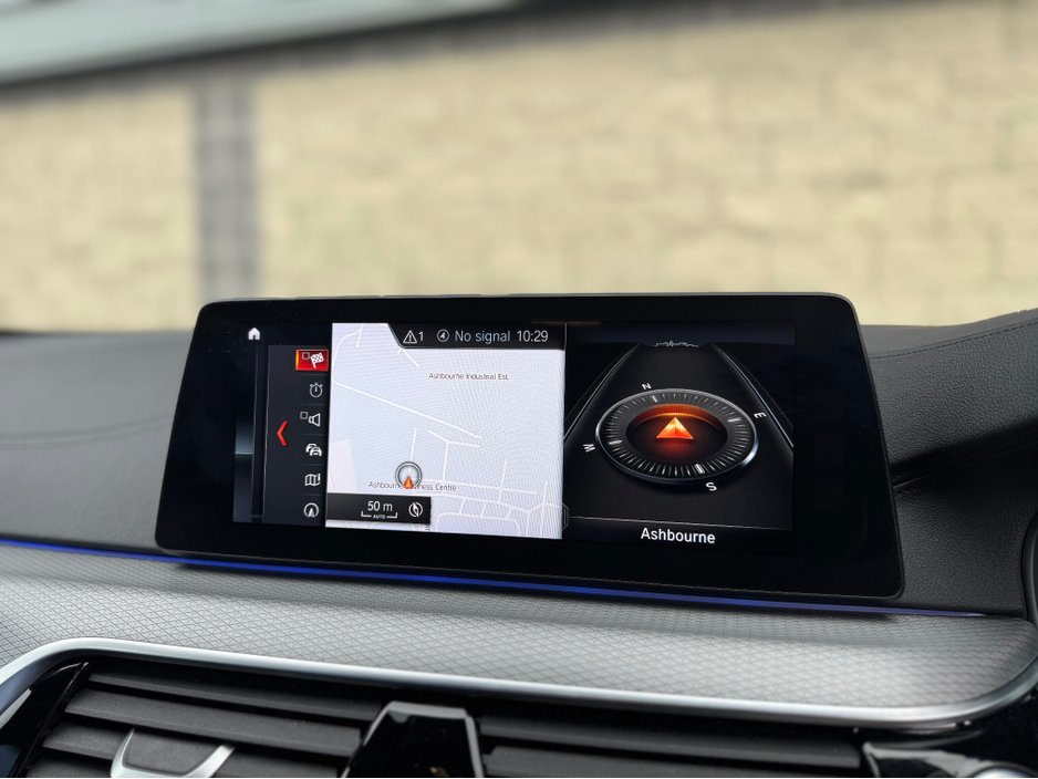 2017 BMW 5 Series - image 25