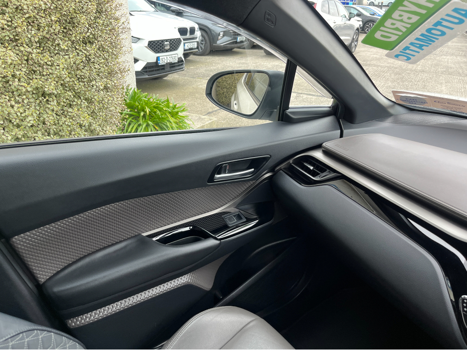 2020 Toyota C-HR - image 15