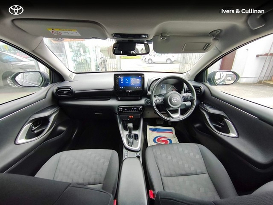 2025 Toyota Yaris - image 7
