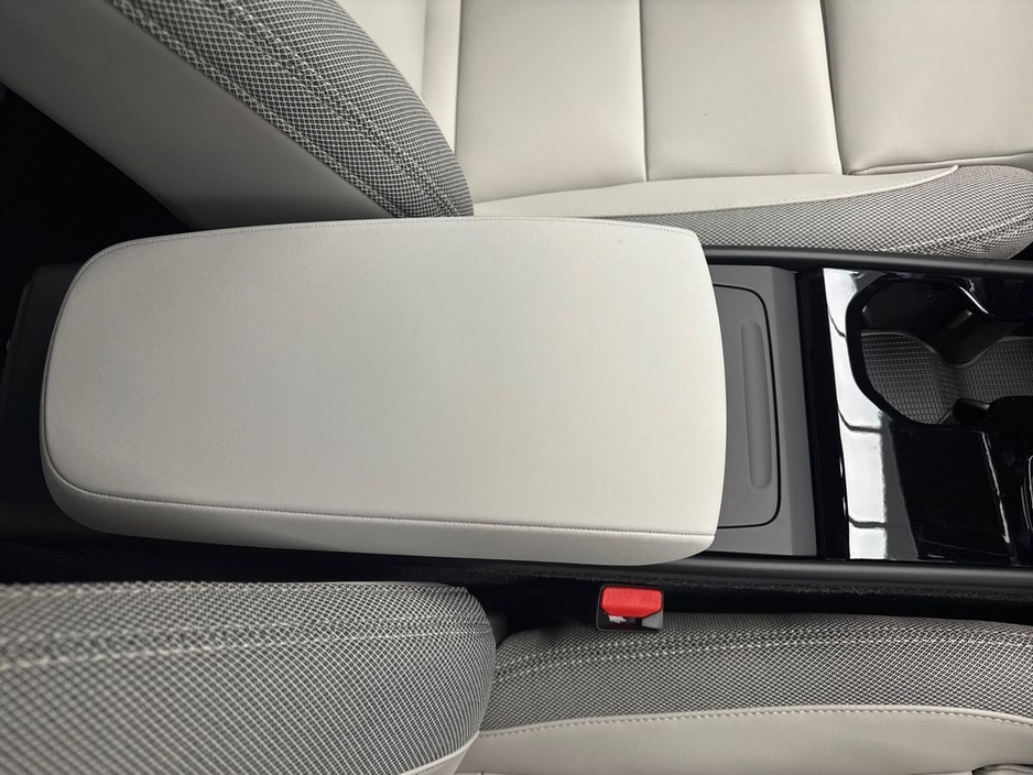 2026 Volvo EX40 - image 15