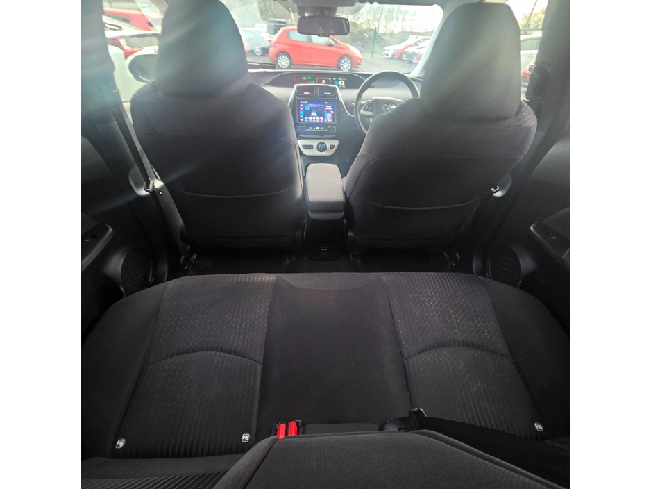 2018 Toyota Prius - image 15