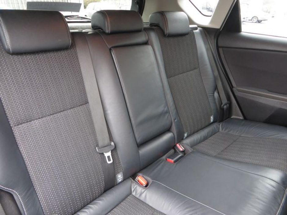 2015 Toyota Auris 1.8 HYBRID 5DR LUX €10,950