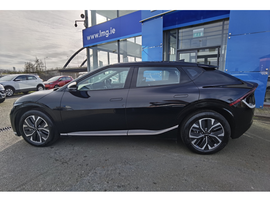 2022 Kia EV6 - image 7