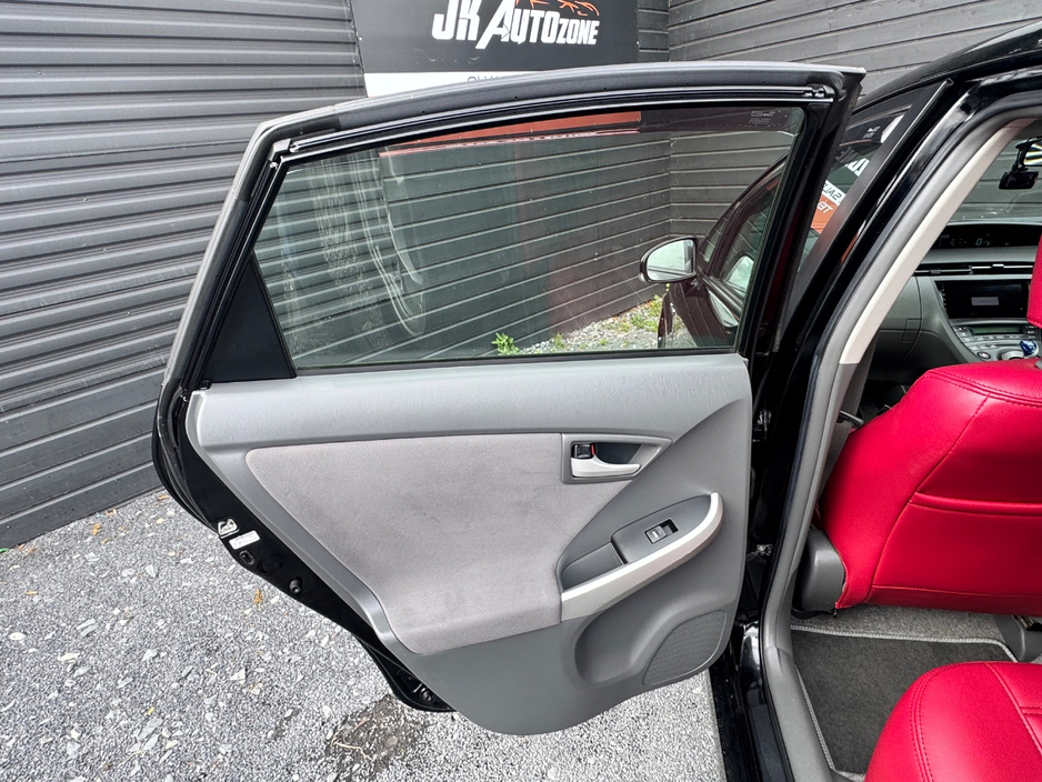 2011 Toyota Prius - image 18