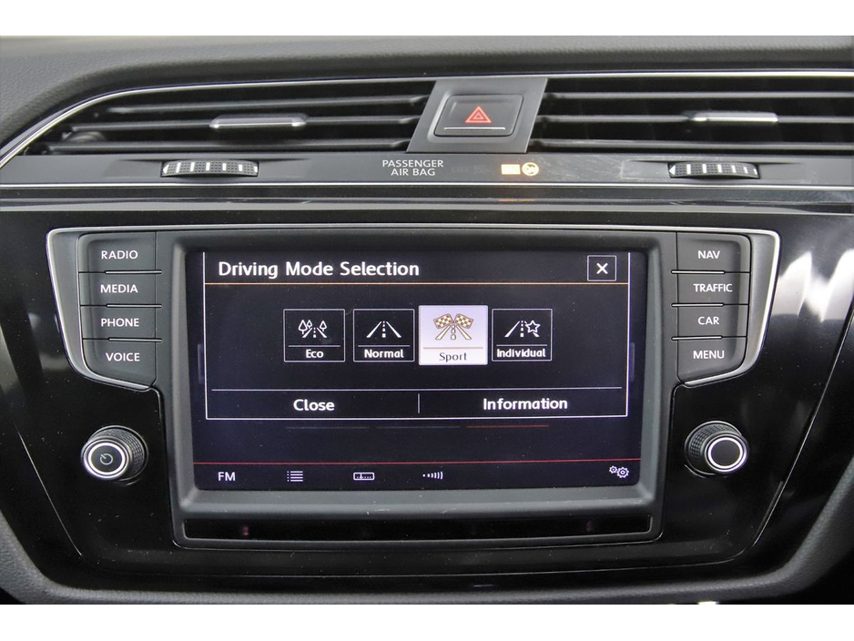 2016 Volkswagen Touran - image 20