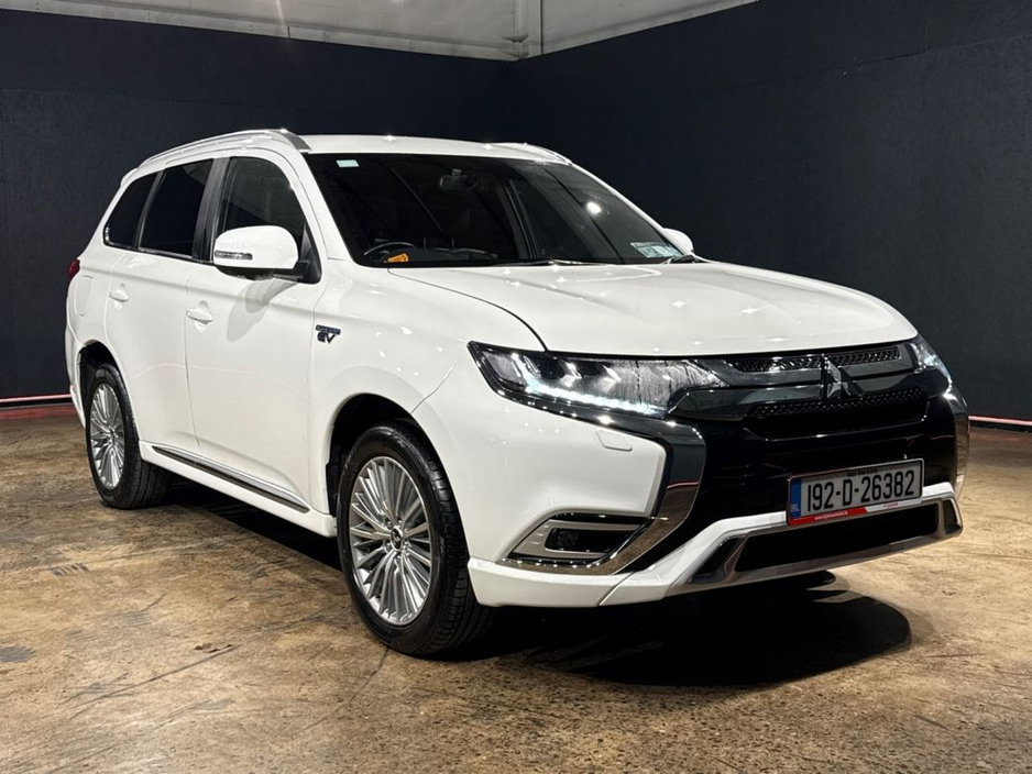 2019 Mitsubishi Outlander 2.4 AUTOMATIC HYBRID - ALLOY WHEELS - ELECTRIC SEATS - HEATED SEATS - HEATED STEERING WHEEL - HEATING / AC CONTROLS - REVERSE CAMERA - MULTI FUNCTION €21,950