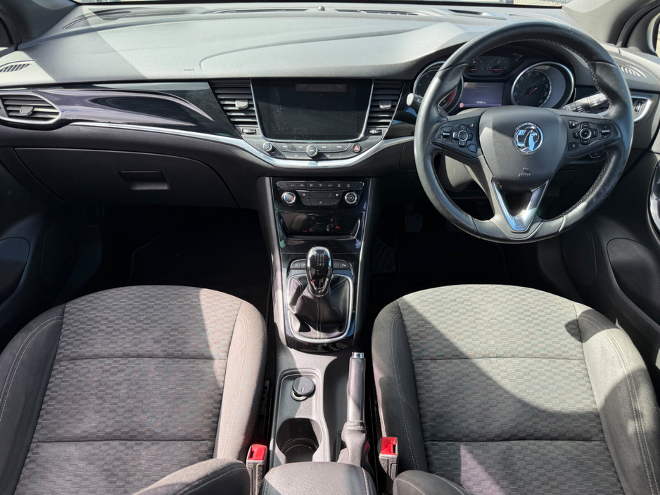 2015 Vauxhall Astra - image 21