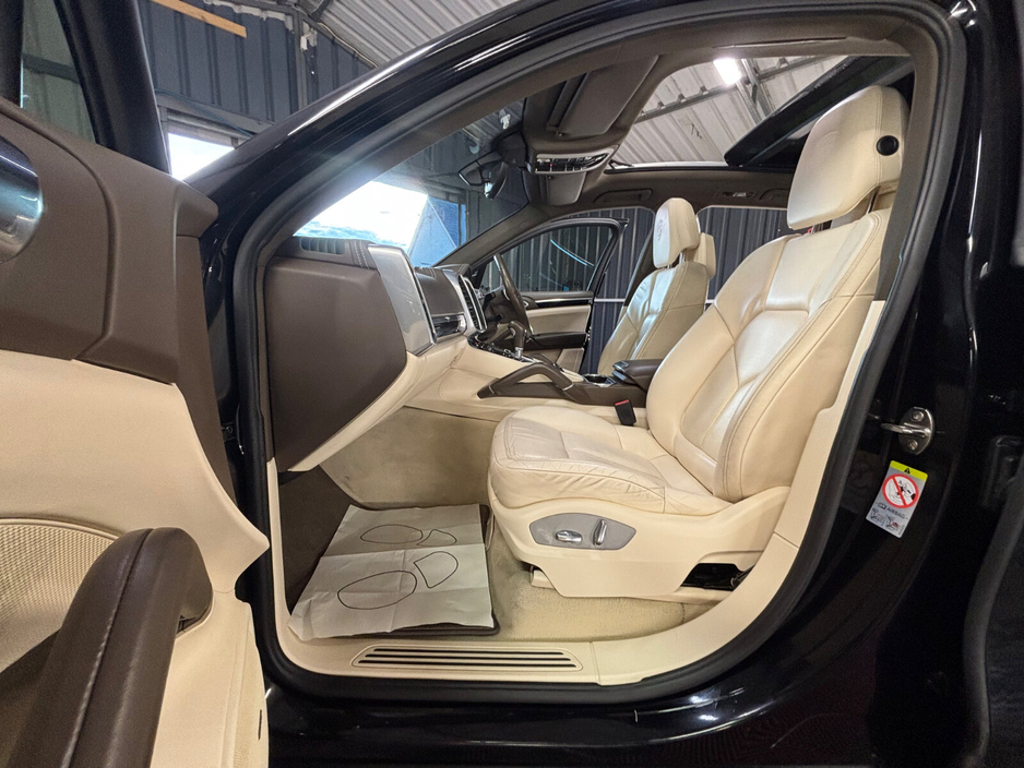 2012 Porsche Cayenne - image 21