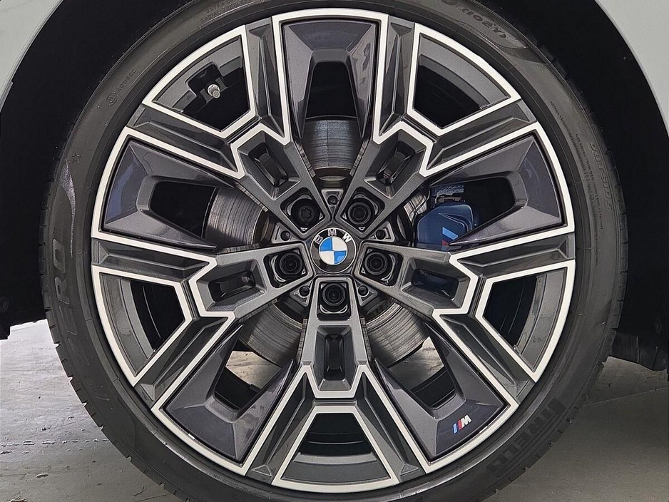 2025 BMW 5 Series - image 14