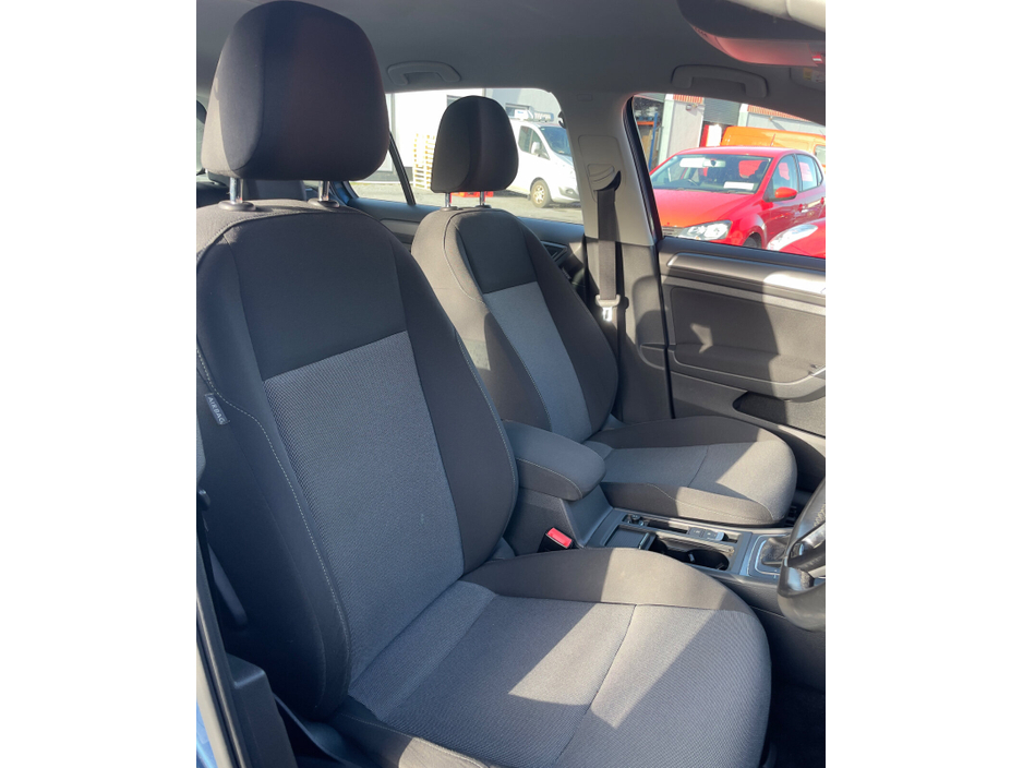 2016 Volkswagen Golf - image 12