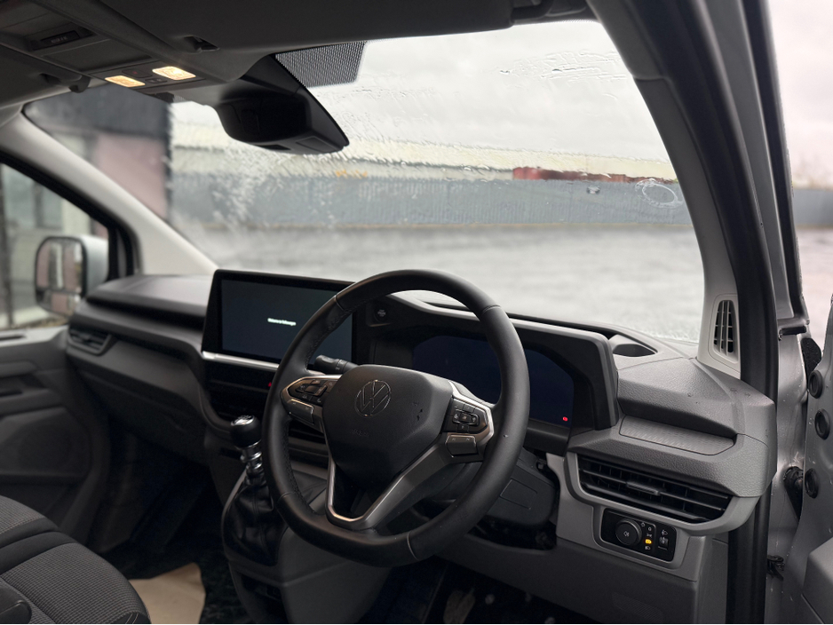 2025 Volkswagen Transporter - image 6