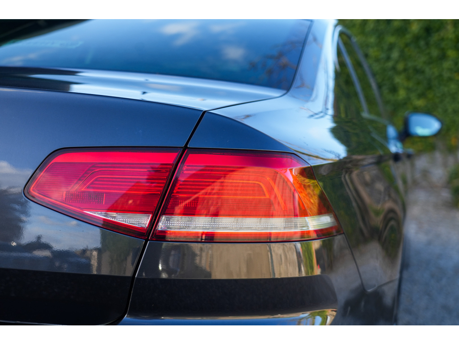 2019 Volkswagen Passat - image 8